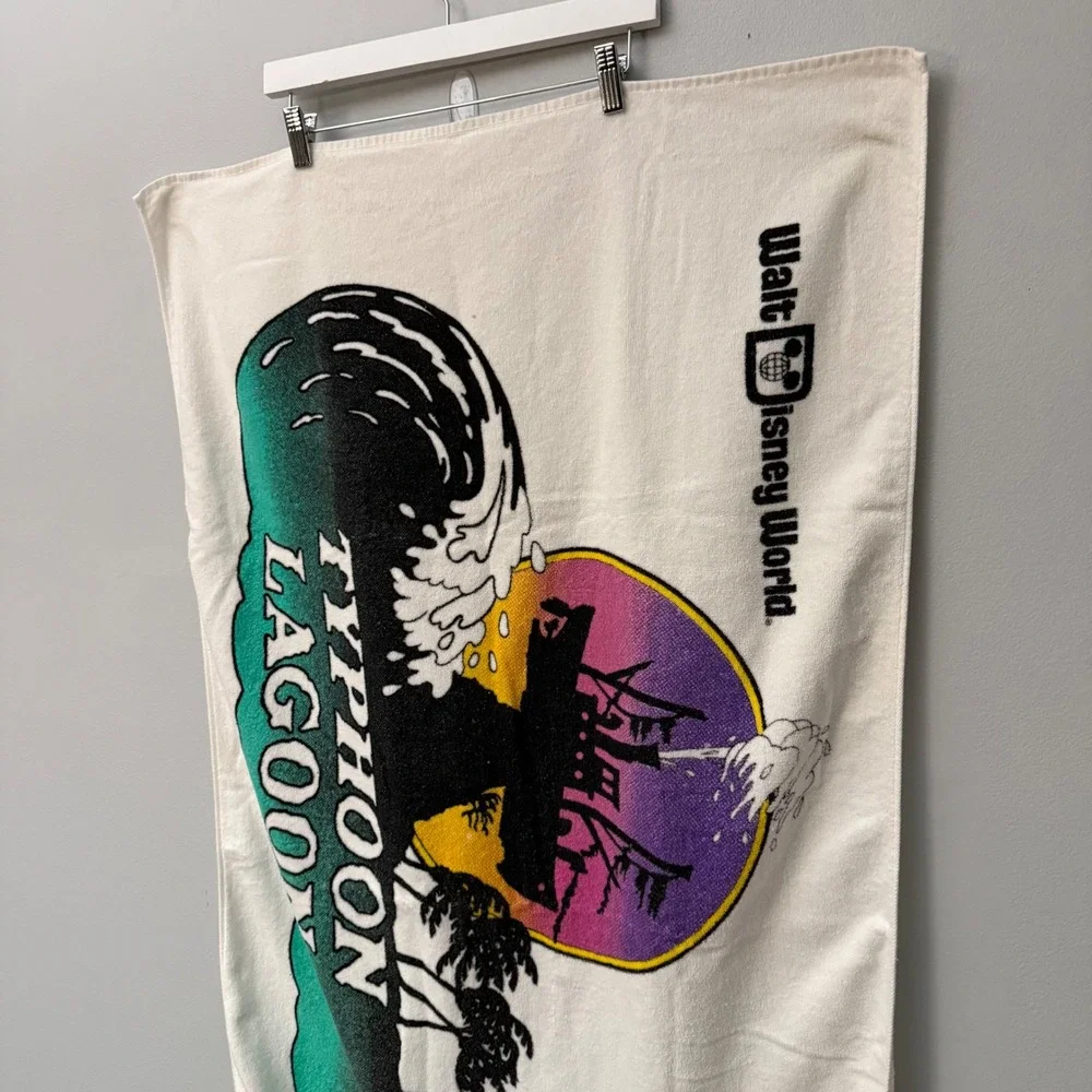 Vintage Disney World Typhoon Lagoon Cotton Beach Towel 29